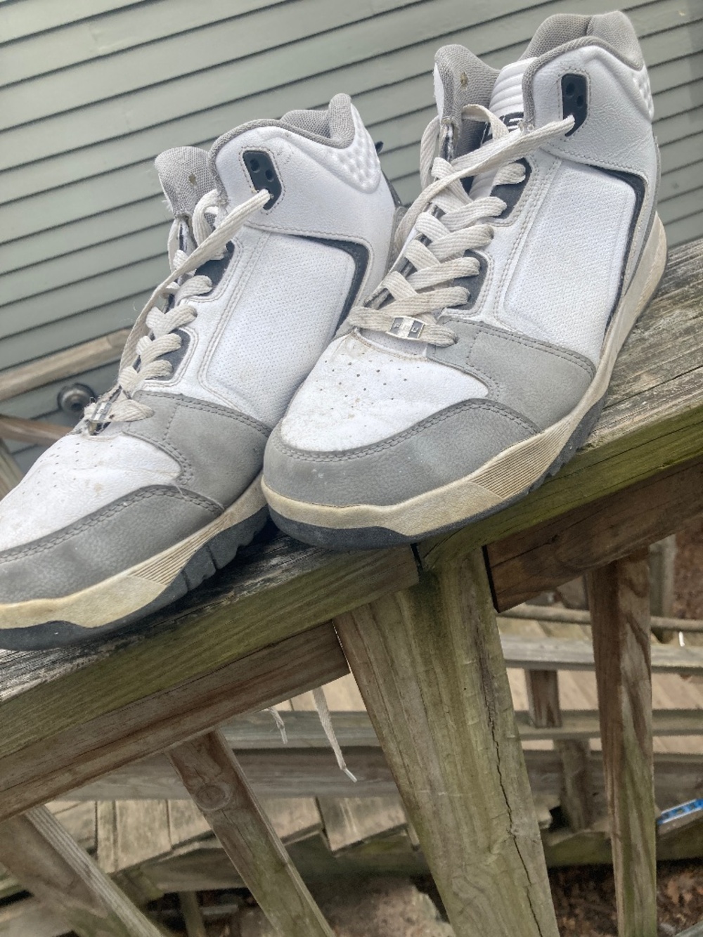 FUBU Men's "The Hustle" athletic leisure sneakers in white and grey